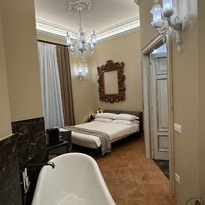 Deluxe Zimmer mit Kingsize-Bett